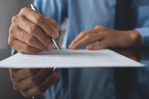 Ministro explicou que o direito de romper contrato unilateralmente não dispensa direito de ampla defesa da empresa contratada