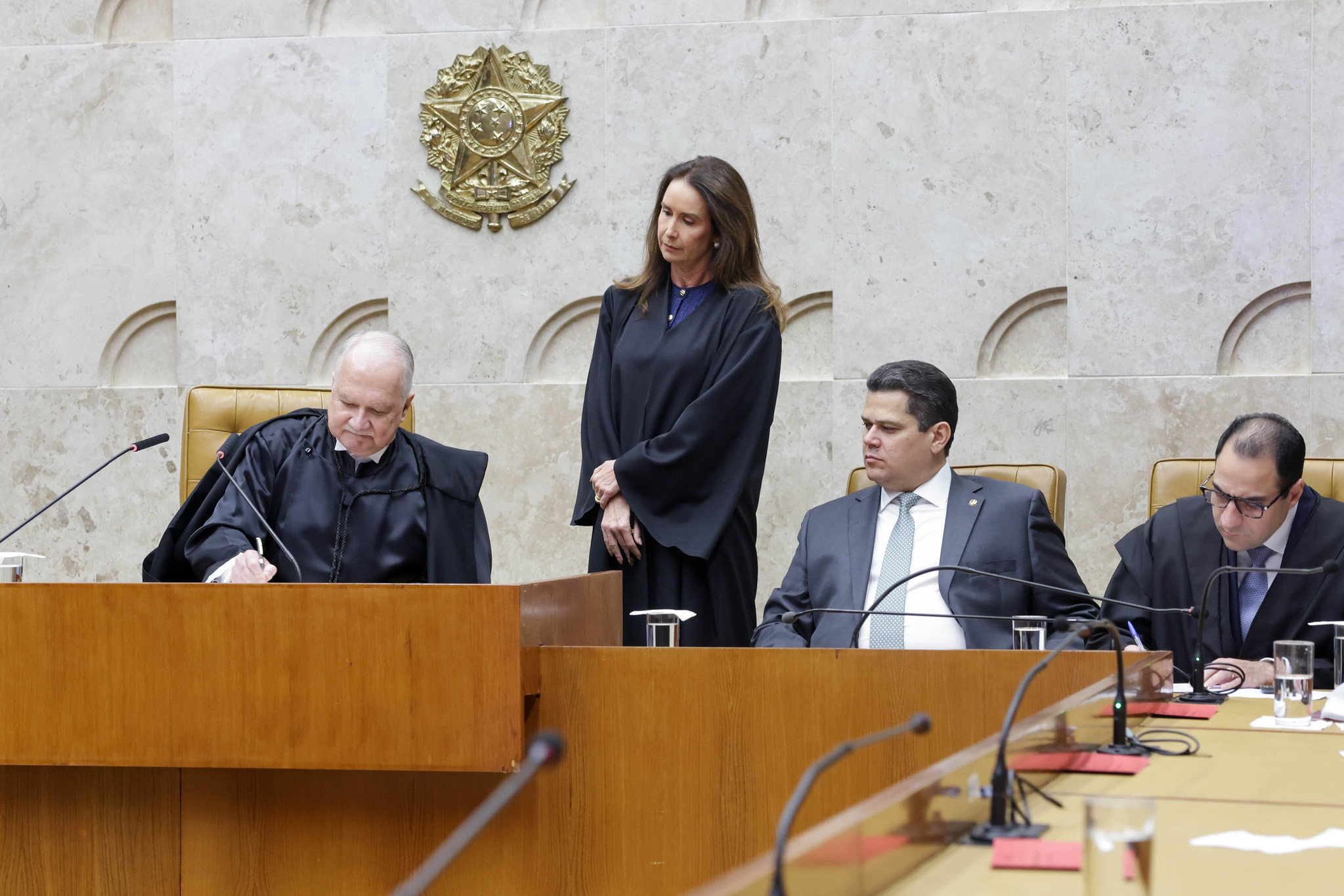 Fachin assina o termo de posse