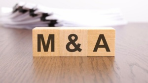 Blocos de madeira com as letras M & A