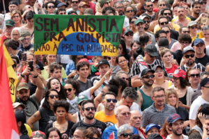 São Paulo (SP), 21/09/2025 Manifestantes participam de ato contra a PEC da Anistia e da Blindagem, no MASP. Foto: Paulo Pinto/Agência Brasil