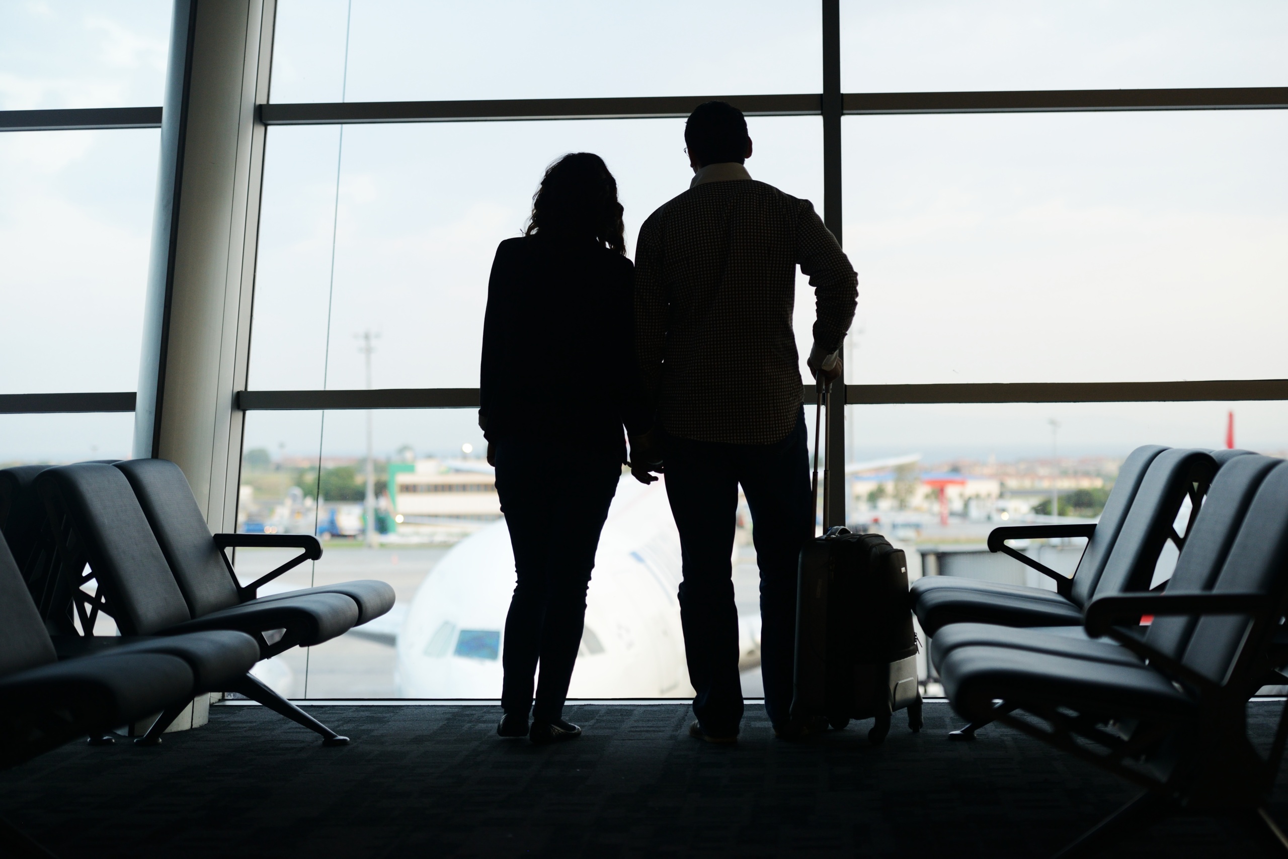Juiz condenou companhia áerea a indenizar casal que teve que dormir no aeroporto por conta de atraso de mais de dez horas de voo