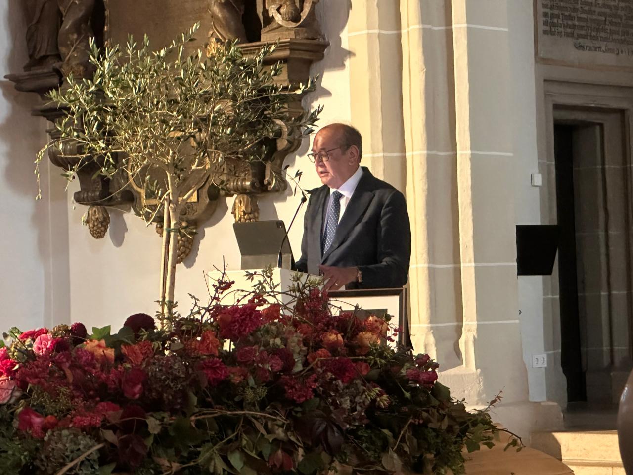 Decano do STF foi um das autoridades do Direito internacional a discursar no funeral do grande jurista alemão Peter Häberle