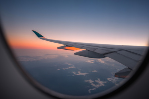 vista da asa do avião, da janela