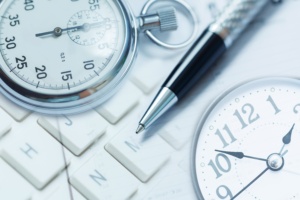 relógio / hora extra / trabalho