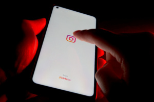 Julgadora condenou coletivo Sleeping Giants a indenizar Jovem Pan por publicar áudio descontextualizado sem autorização