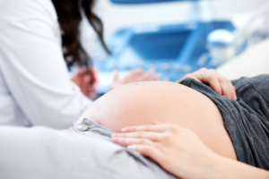 Mulher grávida em hospital