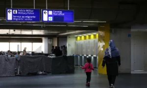 imigrantes presos no aeroporto de Guarulhos