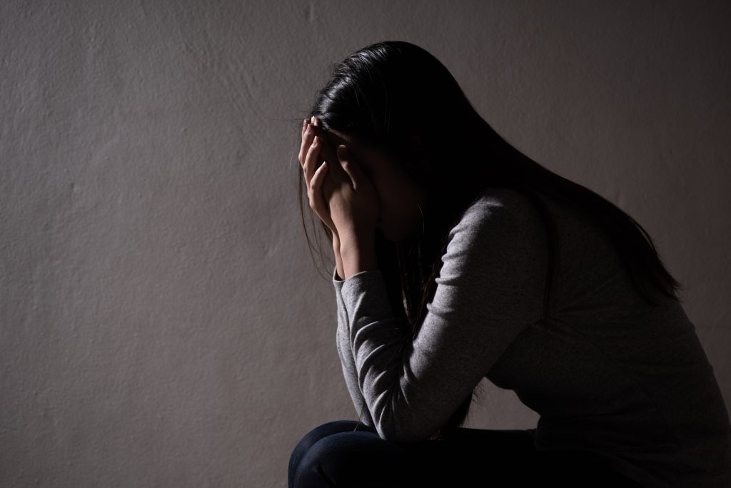 Funcionária desenvolveu transtornos de ansiedade e depressão decorrentes de um ambiente de trabalho hostil