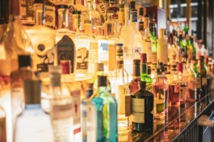 bebidas alcoólicas, garrafas de bebida