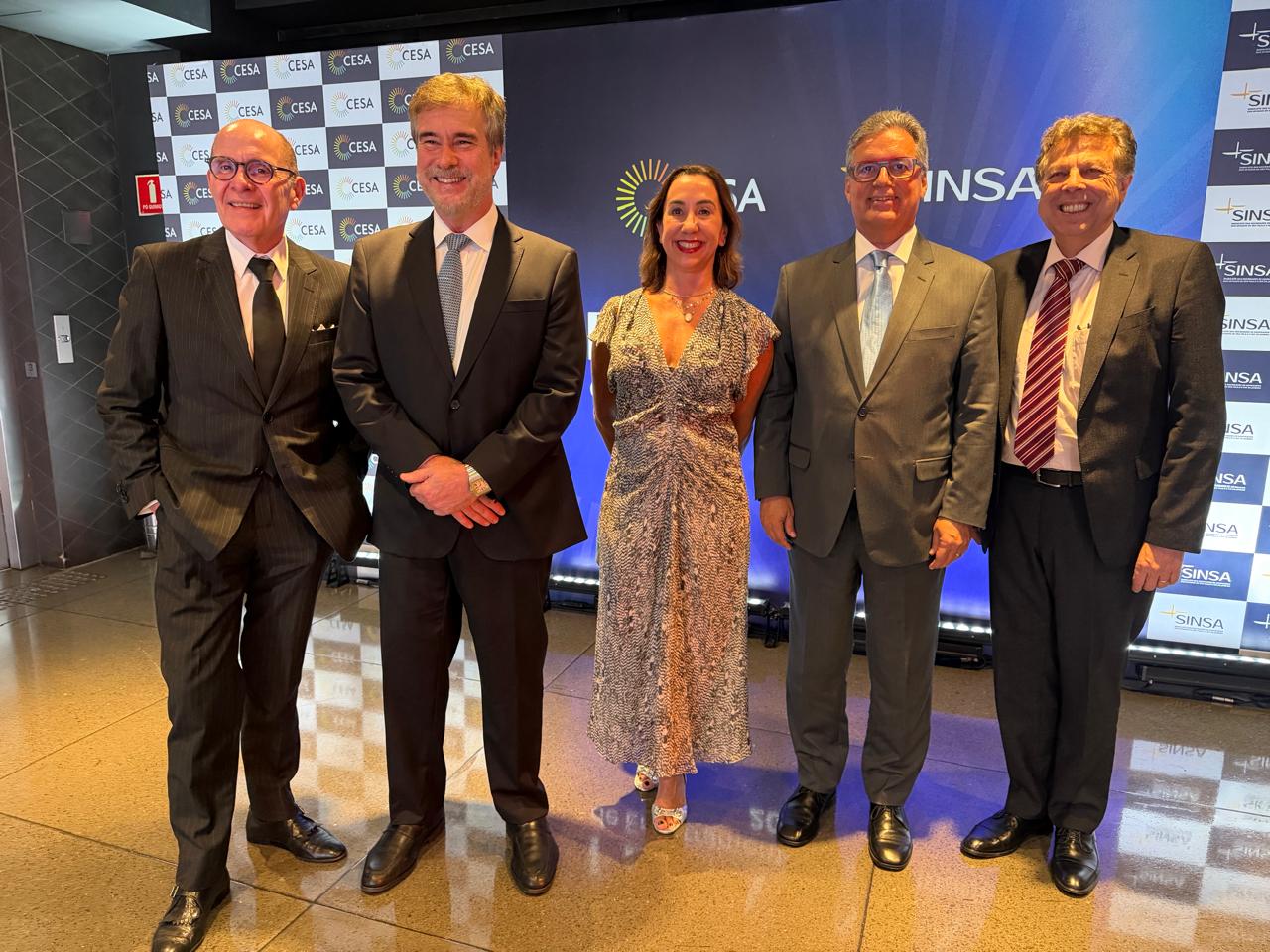 Cajé, Gustavo Brigagão, Cristiane Romano, Fábio Prieto e Antônio Carlos Aguiar na festa do Cesa e do Sinsa