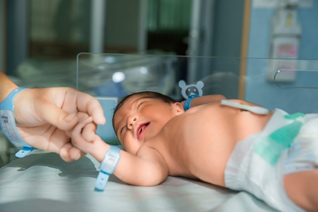 bebê na maternidade