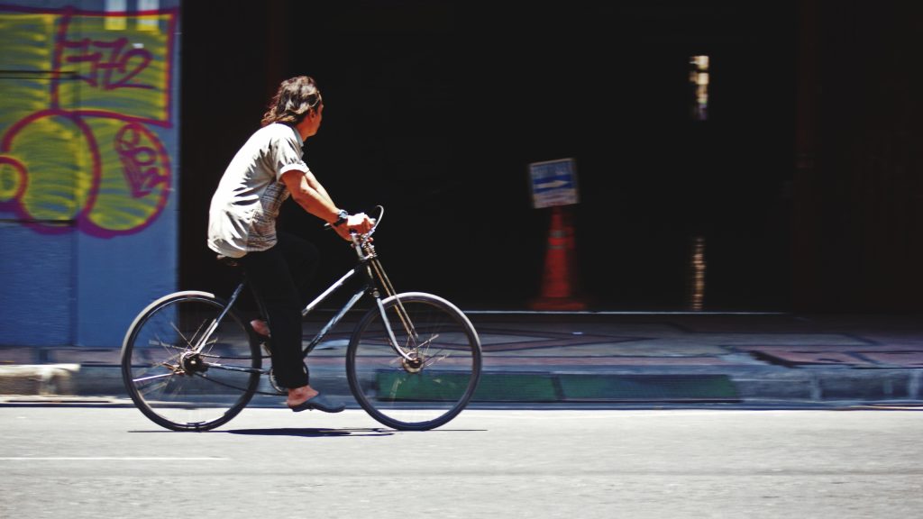 Ciclista sofreu escoriações leves