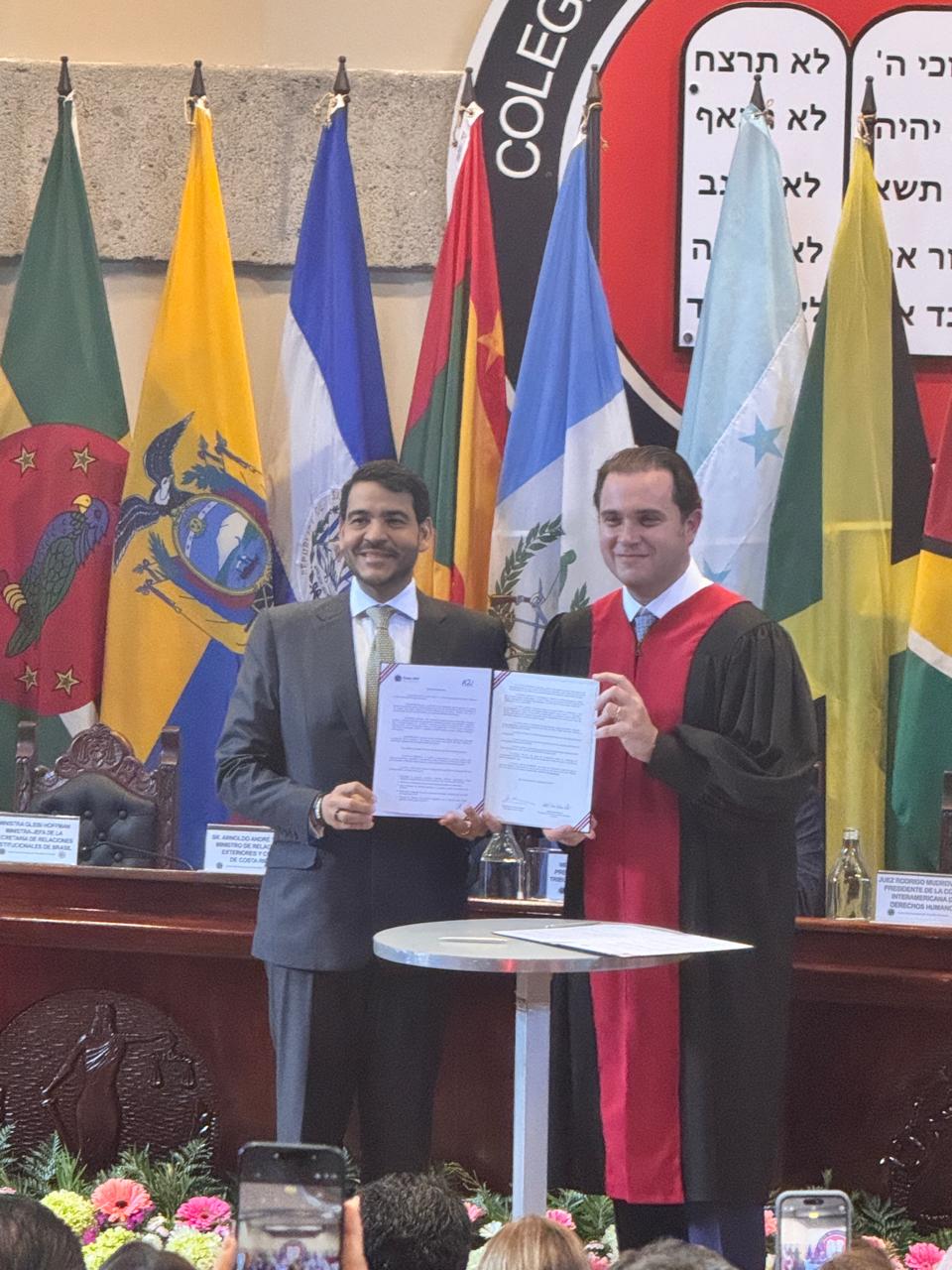 O ministro da AGU, Jorge Messias, e o presidente da Corte CIDH, juiz Rodrigo Mudrovitsch