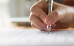 TRT-10 garante licença para empregado participar de concurso público