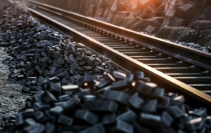 Linha ferroviária atravessa área de extração de minérios