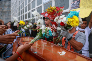 Rio de Janeiro (RJ), 31/10/2025 – Sepultamento de Ravel Rios uma das vitimas da operação contenção, no cemitério de cemitério de Inhaúma.Foto: Joédson Alves/Agência Brasil