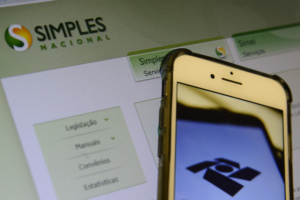 Especialistas apontam que cobrança de 10% dos lucros de empresas do Simples é ilegal e deve gerar judicialização