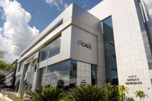 Fachada externa do prédio do Conselho Administrativo de Defesa Econômica (CADE)
