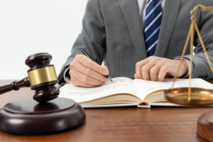 Julgadores entenderam que a aplicação do percentual legal de honorários que resulte em valor irrisório justifica arbitramento por equidade
