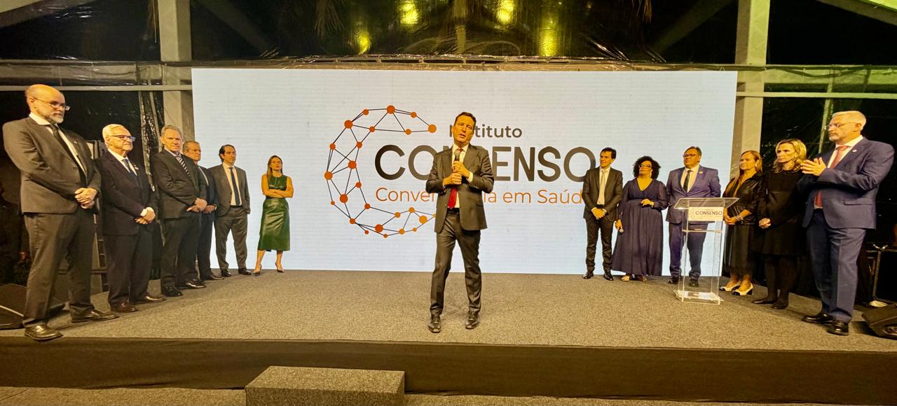 Pablo Meneses, da Rede D'Or, fala para a plateia do evento