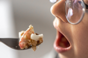 ingestão alimentos comida estragada