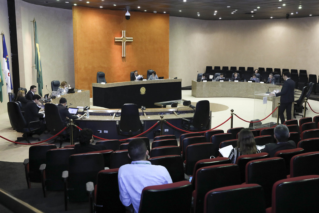 A nova lei cria três cargos de desembargador, além de 57 cargos efetivos de analista judiciário e técnico judiciário no TRF-5