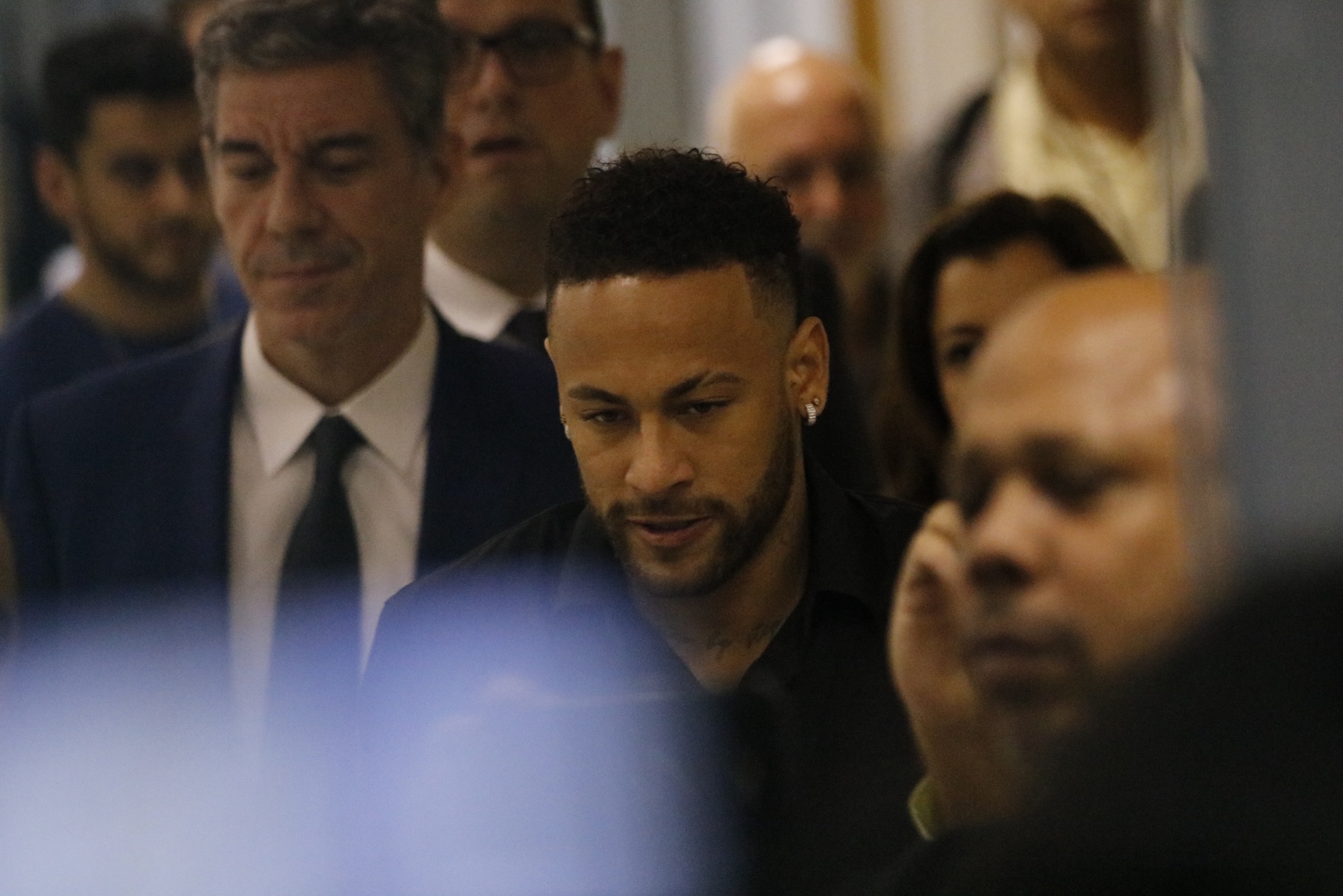 Última Instância da Justiça espanhola decisiu confirmar a absolvição de Neymar, seu pai e dirigentes do Barcelona de acusação de fraude