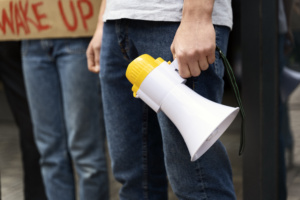 Lei de Greve e Constituição esclarecem que direito não é absoluto e que limites legais devem ser respeitados durante a ação