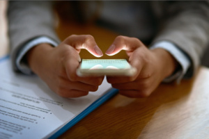 Acordo negociação contrato celular whatsapp virtual internet