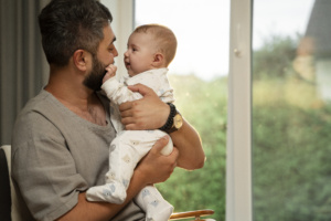 pai e filho paternidade bebê criança