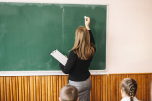 Juiz de MG classificou professora como profissional autônoma devido à inexistência de pessoalidade e subordinação