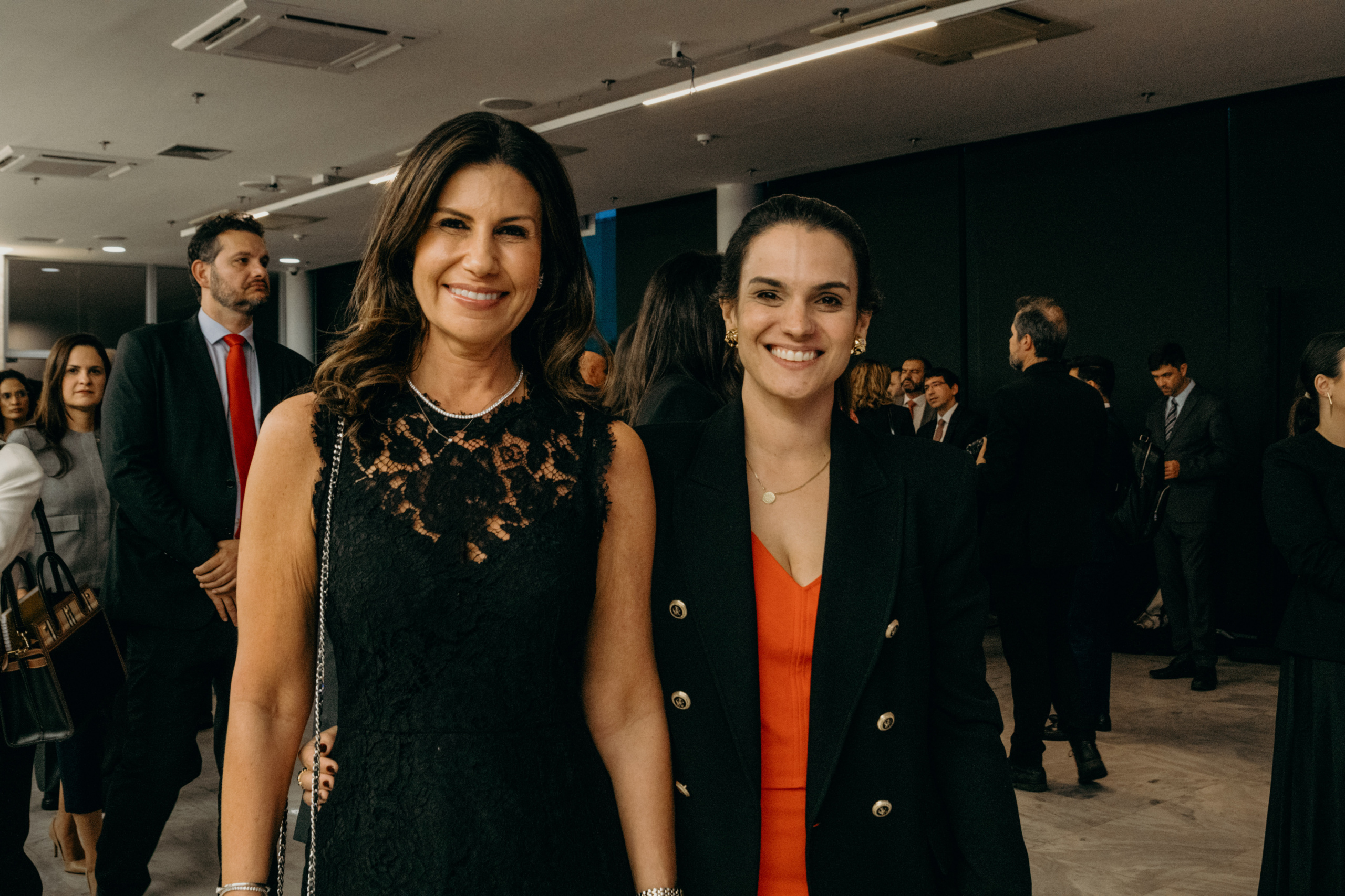 Laura de Matias Almeida e Juliana Maisa Baeza