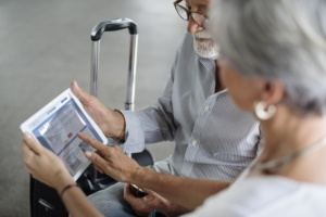 idosos avião viagem viagens bagagem companhia aérea