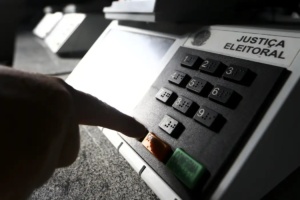 Magistrada entendeu que apoio de vereador a clube que oferece serviços para comunidade não configurava abuso de poder político e econômico