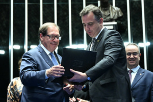 Senado celebra 75 anos da ENM e homenageia Luis Felipe Salomão