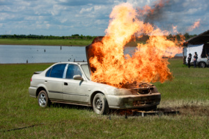 Carro veículo automóvel vício de produto fabricação fato do produto fogo incêndio labaredas